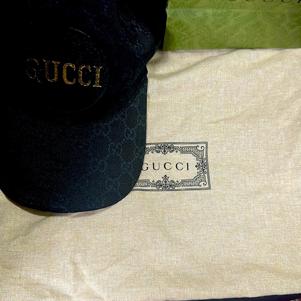 Authentic Cucci hat with dust bag,card and receipt